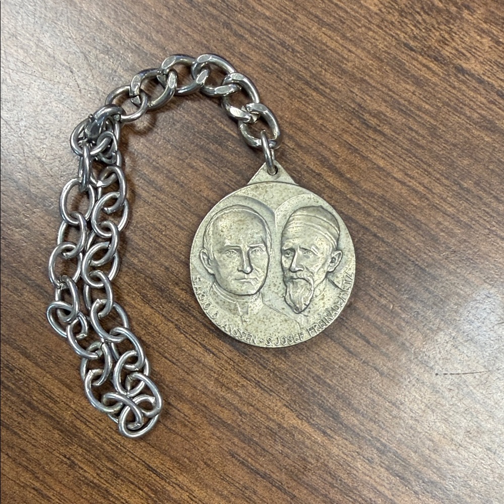 Vintage Silver-Tone Medallion Necklace with Chain